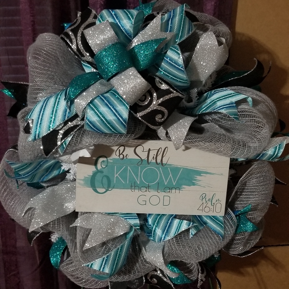 Be Sill and Know Small Raised Wreath